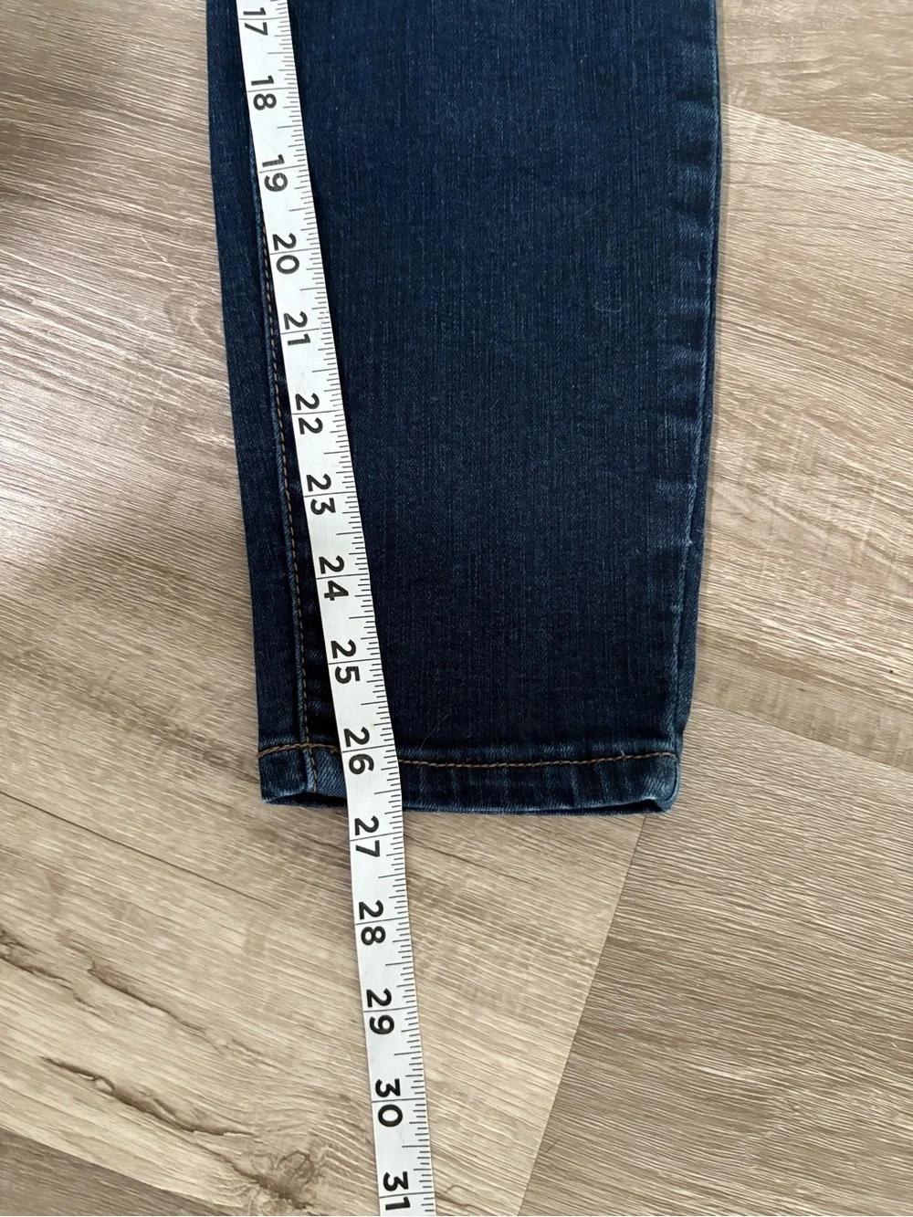 Maurice’s Women’s medium short high rise skinny jeans.